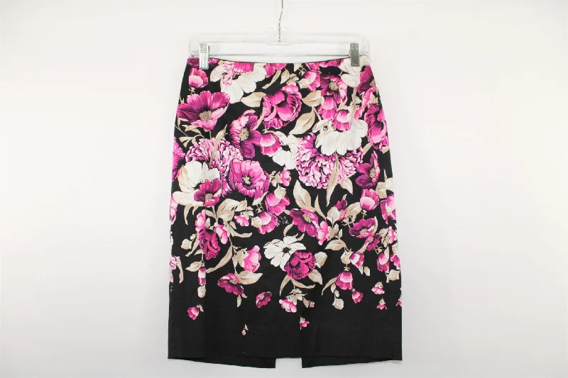 White House Black Market Skirt | Size 4 leather skirt sleek