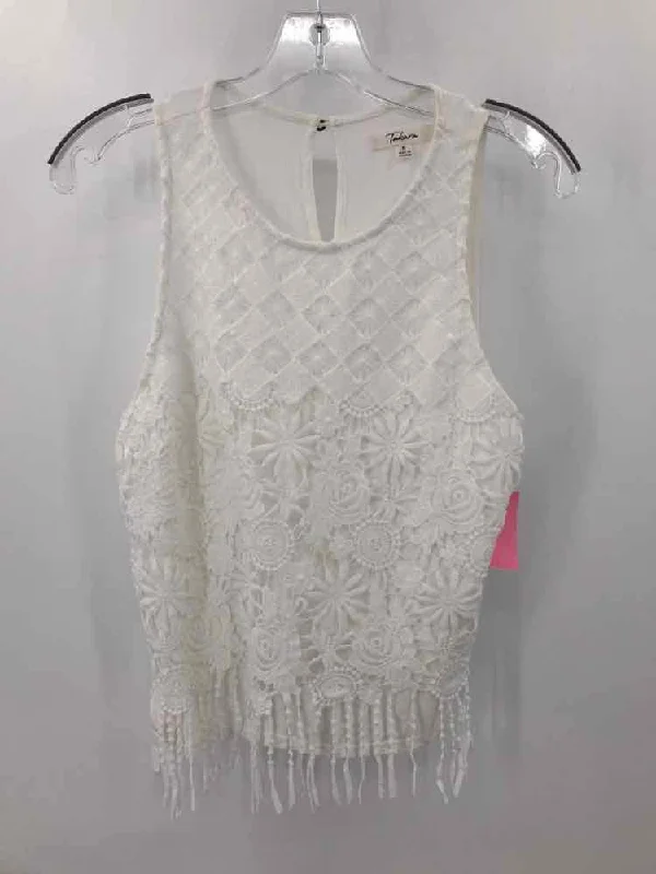 Pre-Owned Takara White Size Medium Tank Top peekaboo tank top