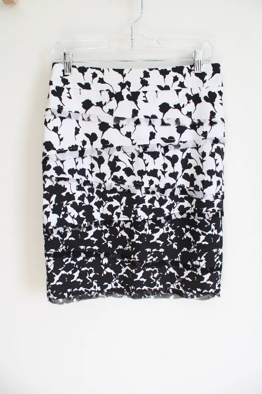 White House Black Market Black White Floral Skirt | 2 pleated skirt texture